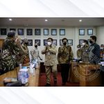 Menteri Pertahanan RI Prabowo Subianto melaksanakan kunjungan kerja ke Perguruan Tinggi Negeri (PTN) Universitas Airlangga (Unair) dan Institut Teknologi Sepuluh Nopember (ITS), sekaligus menyaksikan acara Penandatanganan Nota Kesepahaman antara Kementerian Pertahanan (Kemhan) dengan Kedua Perguruan Tinggi tersebut