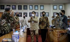 Menteri Pertahanan RI Prabowo Subianto melaksanakan kunjungan kerja ke Perguruan Tinggi Negeri (PTN) Universitas Airlangga (Unair) dan Institut Teknologi Sepuluh Nopember (ITS), sekaligus menyaksikan acara Penandatanganan Nota Kesepahaman antara Kementerian Pertahanan (Kemhan) dengan Kedua Perguruan Tinggi tersebut