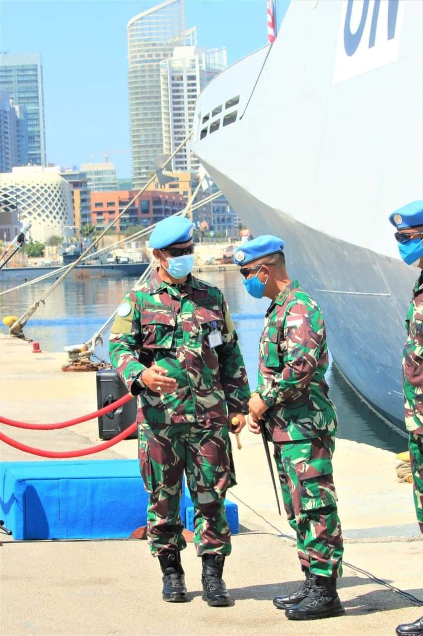Kolonel Inf Amril Haris Isya Siregar S.E., M.M., saat melakukan kunjungan ke KRI Sultan Iskandar Muda-367 (KRI SIM-367) di Dermaga Beirut