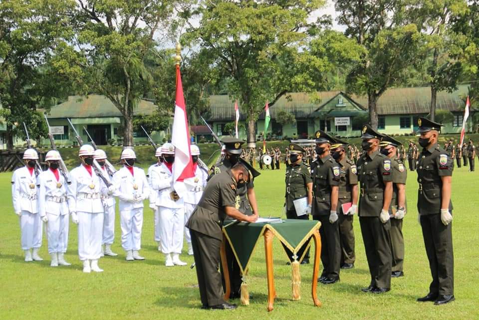 Pangdam I/BB Mayjen TNI Hassanudin, S.I.P., M.M., memimpin Upacara Penyumpahan dan Penutupan Dikmata TNI AD Gelombang I Tahun Anggaran 2021 yang di gelar di Lapangan Jenderal Sudirman Rindam I/BB