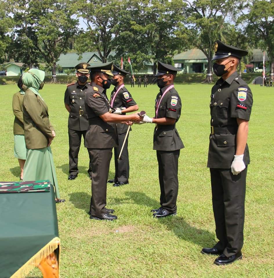 Pangdam I/BB Mayjen TNI Hassanudin, S.I.P., M.M., memimpin Upacara Penyumpahan dan Penutupan Dikmata TNI AD Gelombang I Tahun Anggaran 2021 yang di gelar di Lapangan Jenderal Sudirman Rindam I/BB