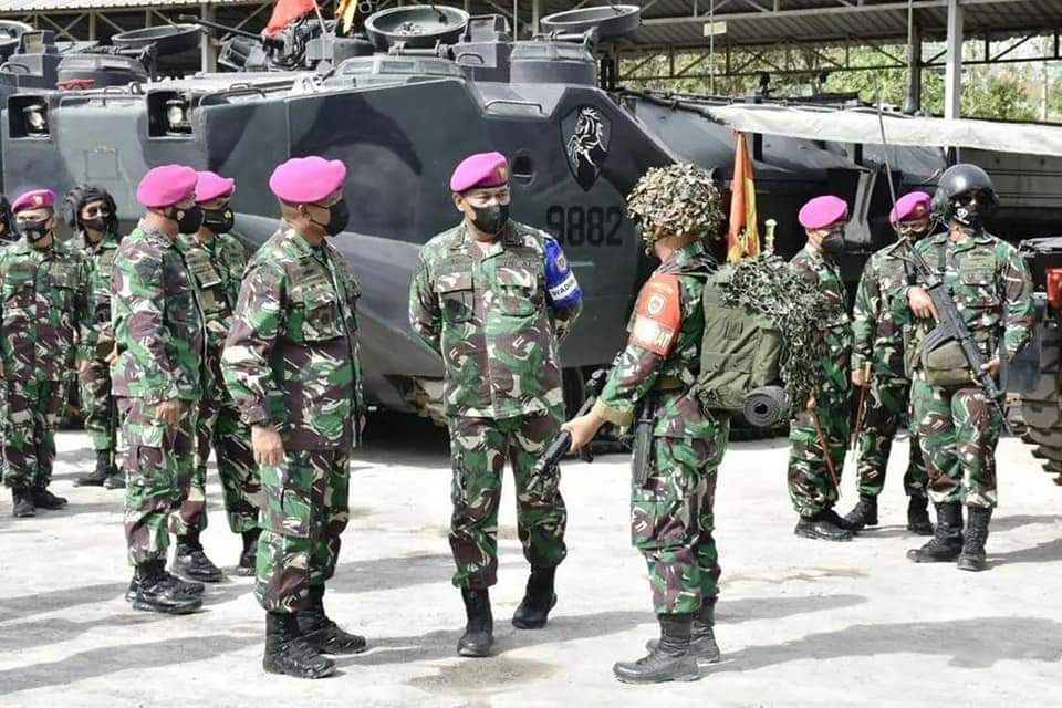 Menjelang pelaksanaan Latihan Satuan Lanjutan (LSL) II TW III TA 2021, prajurit Batalyon Infanteri 5 Marinir mengikuti gelar kesiapan personel dan material di Kesatrian Marinir Soepraptono Ujung