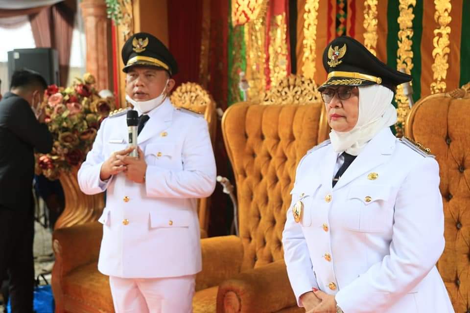 Setelah dilantik oleh Gubernur Sumatera Utara Edi Rahmayadi kemarin, Bupati Labuhanbatu dr.H.Erik Adtrada Ritonga, M.KM dan Wakil Bupati Hj. Ellya Rosa Siregar, S.Pd, MM mengadakan acara syukuran yang dilaksanakan di area Sekolah Yayasan Elpi Al – Aziz