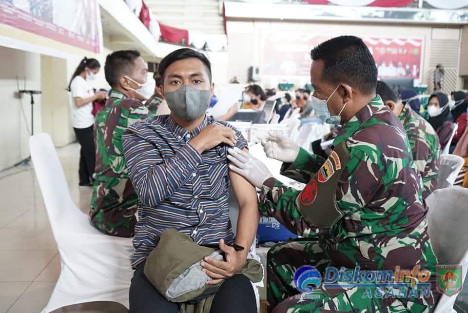 Pelaksanaan Vaksinasi Merdeka Massal di Kabupaten Asahan yang bertempat di Gedung Serbaguna Kisaran, Kelurahan Mekar Baru Kecamatan Kota Kisaran Barat