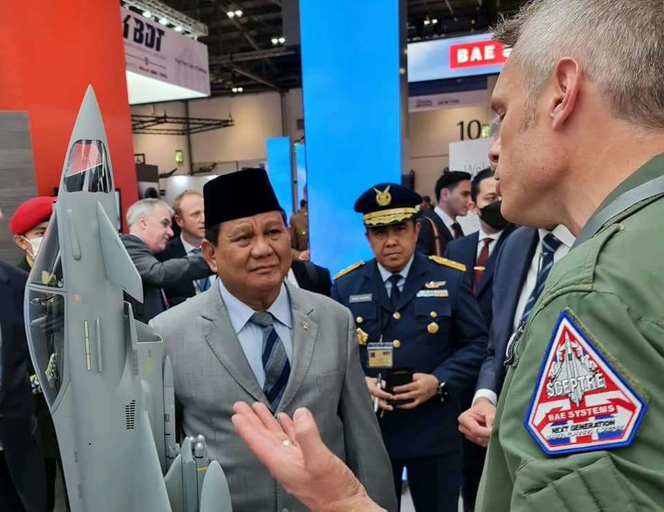 Menhan RI Prabowo Subianto menghadiri penandatanganan Kontrak Kapal Frigat TNI AL Type 31 antara PT PAL dan Babcock Internasional pada pameran DSEI di Inggris, Kamis (16/09/2021)