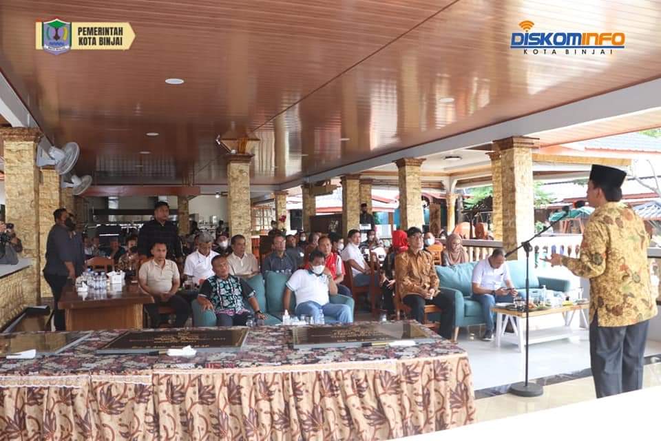 Wali Kota Binjai Drs. H. Amir Hamzah, M.AP meresmikan pembukaan Warung Anak Desa yang berada di Jl. Gatot Subroto No.40 Kel. Limau Mungkur, Kecamatan Binjai Barat