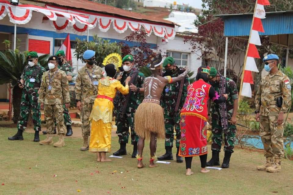 Bertempat di Soedirman Camp Walungu Republik Demokrasi Kongo, Koorsahli Kasad Letjen TNI Wisnoe Prasetja Boedi didampingi Asops Kasad Mayjen TNI Eka Wiharsa, Pangdam XII/Tpr Mayjen TNI Muhammad Nur Rahmad,  mengunjungi Satgas Batalyon Gerak Cepat (BGC) TNI Kontingen Garuda  XXXIX-C/MONUSCO
