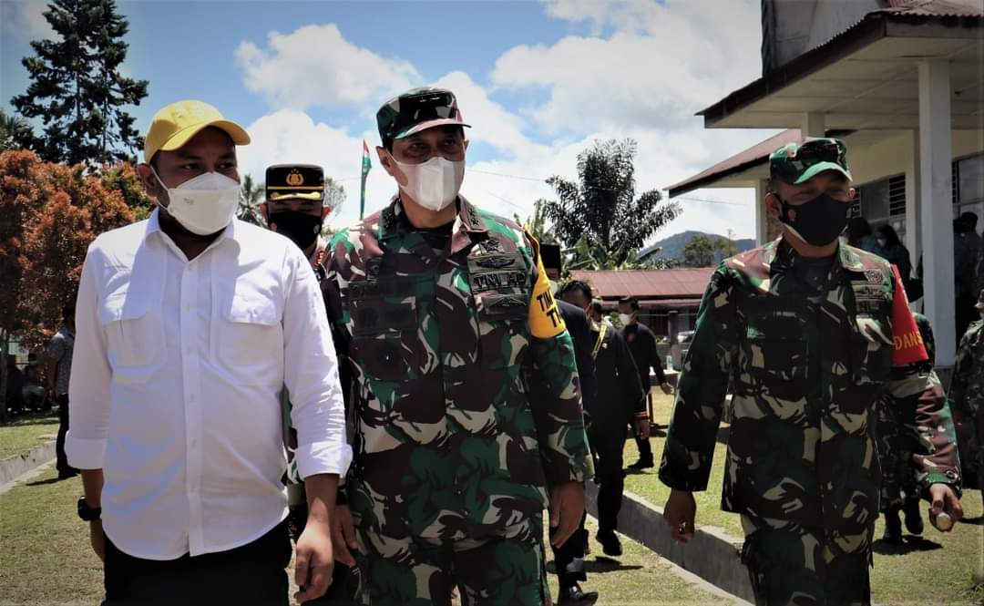 Tim Pengawas dan Evaluasi (Wasev) Mabesad Mayjen TNI Gamal Haryo Putro, S.I.P., M. Hum., M.S.S tinjau lokasi TMMD ke-112 Kodim 0206/Dairi di Desa Aornakan II menuju Desa Kecupak I Kecamatan PGGS, Kabupaten Pakpak Bharat, Kamis (23/09/2021). 