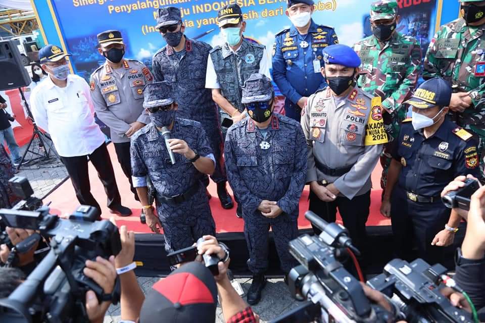 Badan Narkotika Nasional Republik Indonesia (BNN RI) resmi menutup Operasi Laut Interdiksi Terpadu di Pelabuhan Ujung Baru, Dermaga 104, Belawan, Kota Medan, Sabtu (25/9/2021).