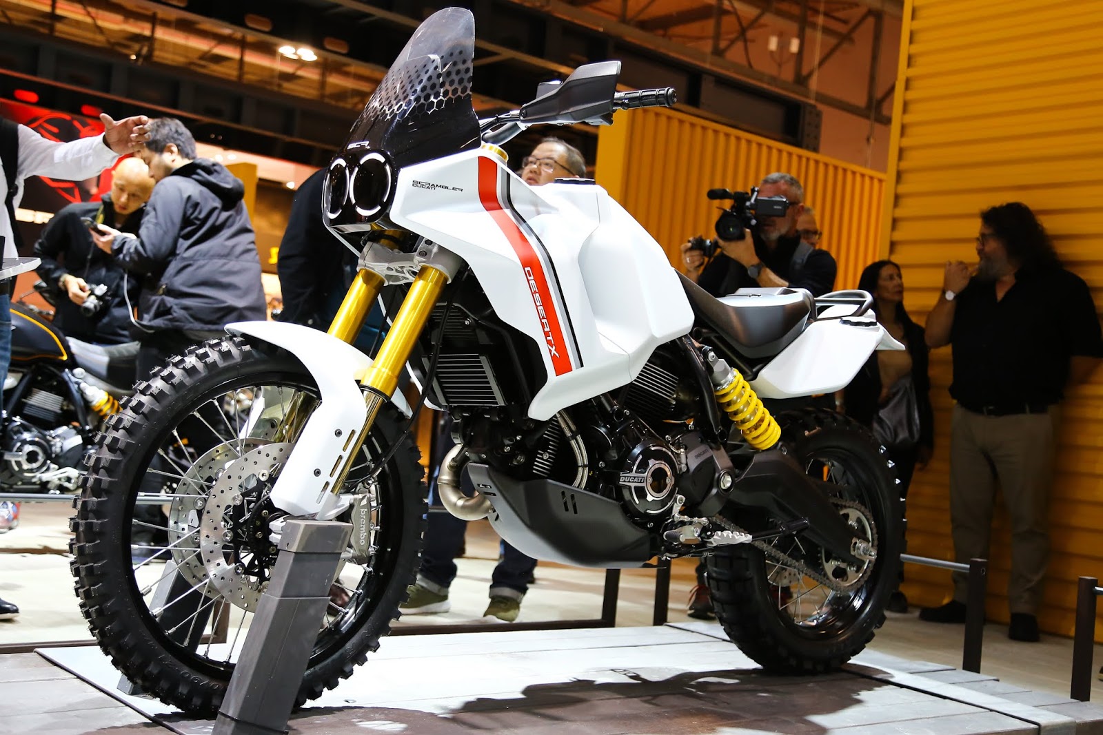 Ducati akan memperkenalkan motor petualang terbarunya yang cukup gahar, yakni New Ducati Desert X