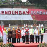Presiden RI Joko Widodo (Jokowi) menyampaikan bahwa pada tahun 2021 ini pemerintah menargetkan untuk menyelesaikan pembangunan 17 bendungan