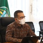 Wakil Gubernur (Wagub) Sumatera Utara (Sumut) Musa Rajekshah mengikuti video conference (vidcon) peluncuran (launching) Sinergitas Pengelolaan Bersama Monitoring Centre For Prevention (MCP) serta Rakorwasdanas tahun 2021 dari Rumah Dinas Wagub, Jalan Teuku Daud Medan