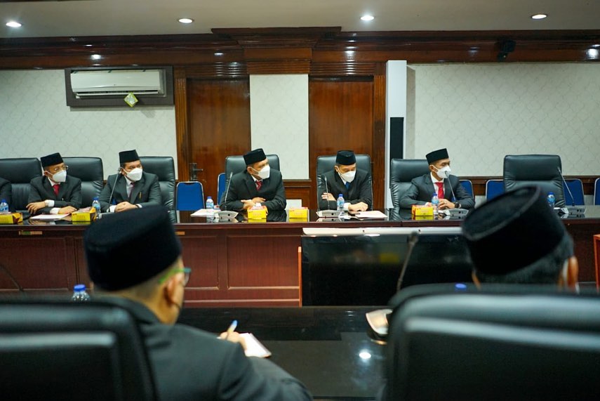 Wali Kota Medan, Bobby Nasution langsung menggelar rapat koordinasi dengan para Direksi di Kantor Wali Kota Medan