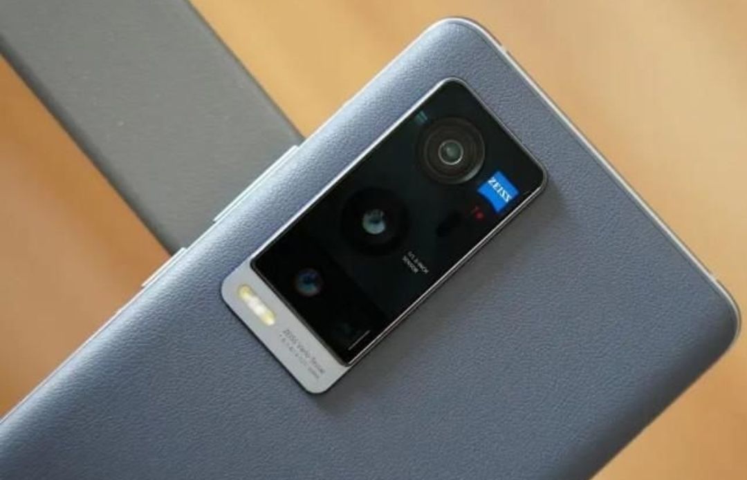 Ponsel China Vivo resmi mengumumkan kehadiran chipset ISP (Image Signal Processor) besutannya sendiri, V1. Prosesor ini diprediksi akan hadir pada jajaran Vivo X70 yang segera diumumkan pada Kamis, 9 September mendatang