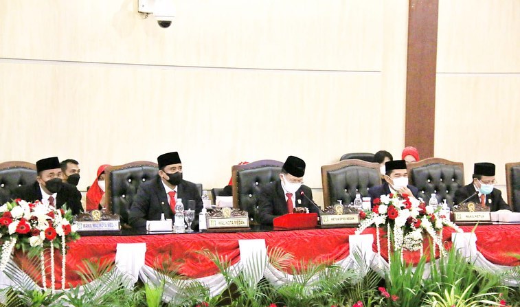 Wali Kota Medan, Bobby Nasution mengikuti sidang paripurna DPRD Medan dengan agenda Pemandangan umum Fraksi DPRD Terhadap Nota Pengantar Kepala Daerah Atas Ranperda P-APBD 2021