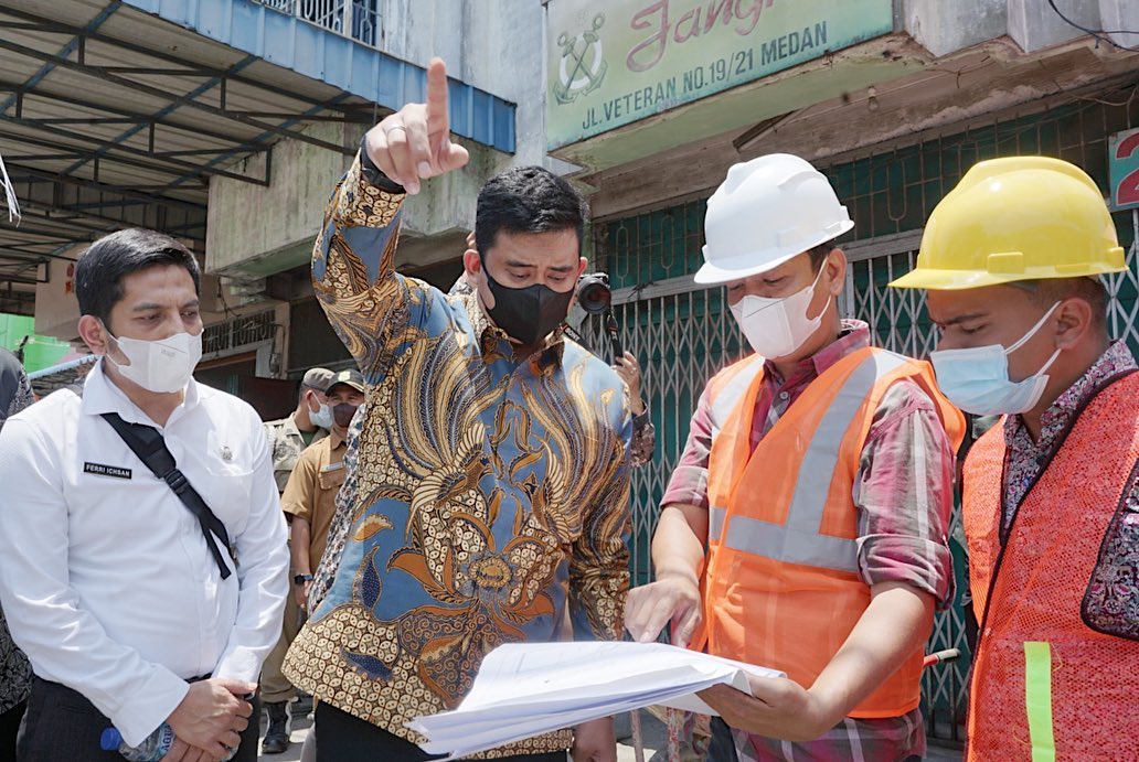 Pemerintah Kota (Pemko) Medan menambah anggaran Rp 105 miliar untuk perbaikannya jalan di wilayah kota Medan