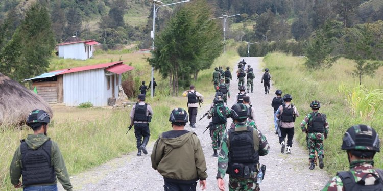 Dua warga di Kabupaten Maybrat, Papua Barat, diamankan karena diduga anggota kelompok kriminal bersenjata (KKB)