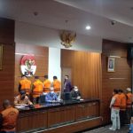 Komisi Pemberantasan Korupsi (KPK) menetapkan 10 Anggota DPRD Muara Enim, Sumatera Selatan, sebagai tersangka dugaan suap terkait pengadaan barang dan jasa di Dinas PUPR dan Pengesahan APBD Kabupaten Muara Enim Tahun 2019 yang dimulai pada September 2021