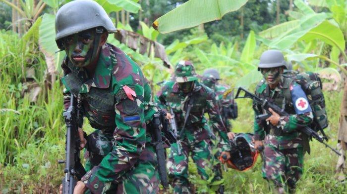 Sebanyak empat anggota TNI Angkatan Darat ditemukan meninggal dunia akibat diserang oleh sekelompok kelompok orang tidak (OTK) dikenal di Posramil Kisor Distrik Aifat Selatan, Kabupaten Maybrat, Papua Barat, Kamis (2/9/2021) pukul pukul 03.00 WIT