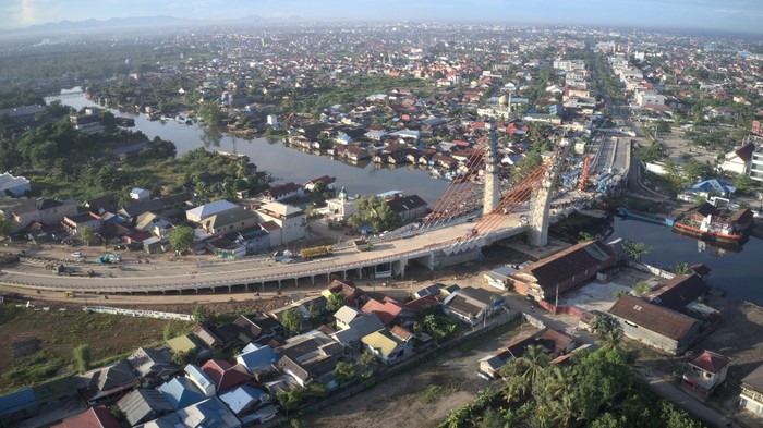Warga Kalimantan Selatan meminta agar Jembatan Sei Alalak segera dibuka. Jembatan yang berada di Provinsi Kalimantan Selatan (Kalsel) ini menghubungkan Kota Banjarmasin dengan Kabupaten Barito Kuala menuju Provinsi Kalimantan Tengah. 