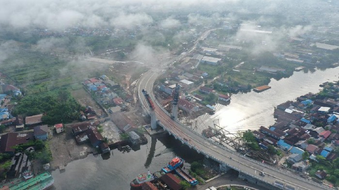 Pembangunan Jembatan Sei Alalak di Jalan Brigjen Haji Hasan Basri, Banjarmasin, Kalimantan Selatan