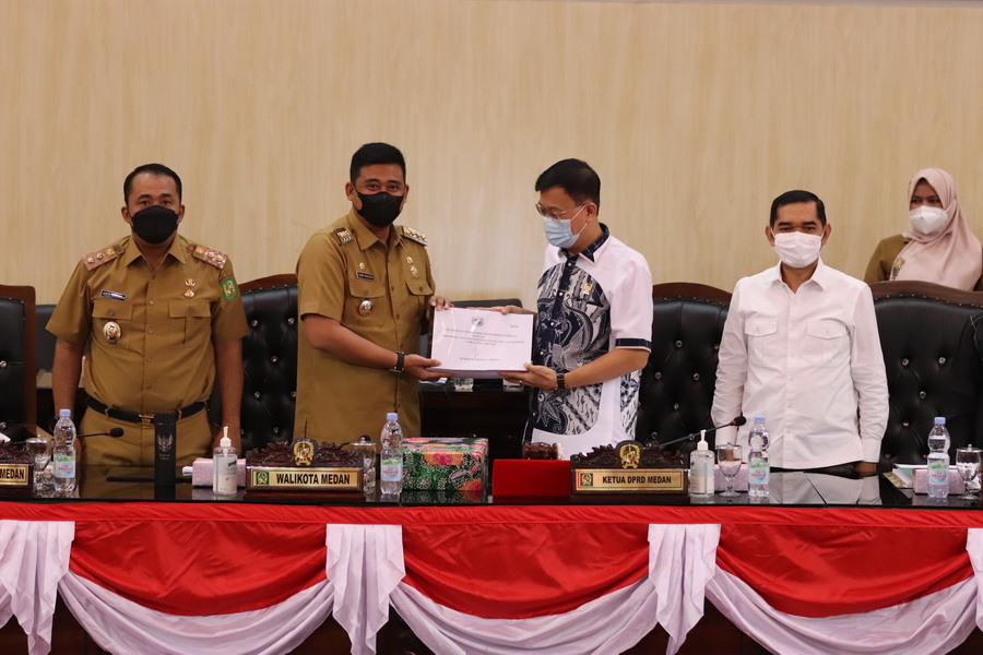 Dewan Perwakilan Rakyat Daerah (DPRD) Kota Medan dan Pemerintah Kota Medan mengesahkan Rancangan Peraturan Daerah (Raperda) tentang Perubahan Anggaran Pendapatan dan Belanja Daerah (P-APBD) Tahun Anggaran 2021 senilai Rp5,2 triliun