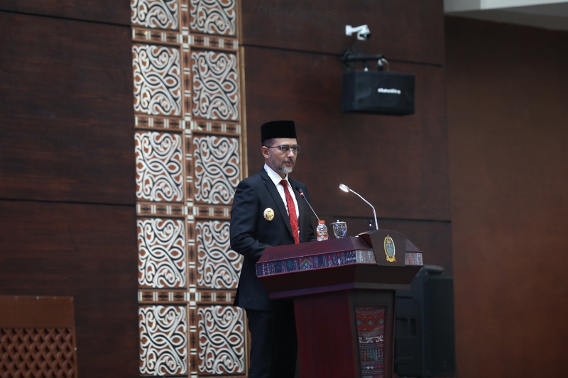 Wakil Gubernur (Wagub) Sumatera Utara (Sumut) Musa Rajekshah menyampaikan Nota Keuangan dan Rancangan Perubahan Anggaran Pendapatan dan Belanja Daerah (P-APBD) Tahun Anggaran 2021, dalam Rapat Paripurna DPRD Sumut, di Gedung DPRD Sumut, Jalan Imam Bonjol Medan