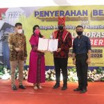 Universitas Prima Indonesia (UNPRI) menobatkan Wali Kota Medan Bobby Nasution sebagai Tokoh Peduli Pendidikan sekaligus Dosen Kehormatan di Universitas tersebut