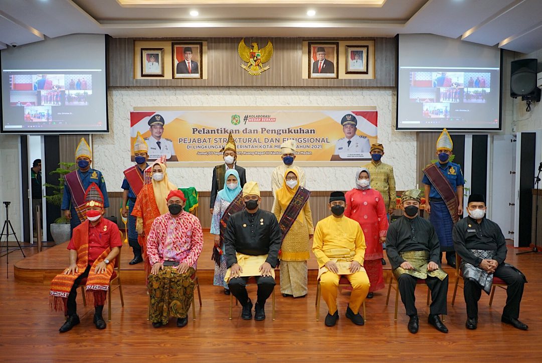 Wali Kota Medan, Bobby Nasution melantik dan mengukuhkan sebanyak 95 orang pejabat struktural dan fungsional di lingkungan Pemko Medan, di Kantor Wali Kota Medan