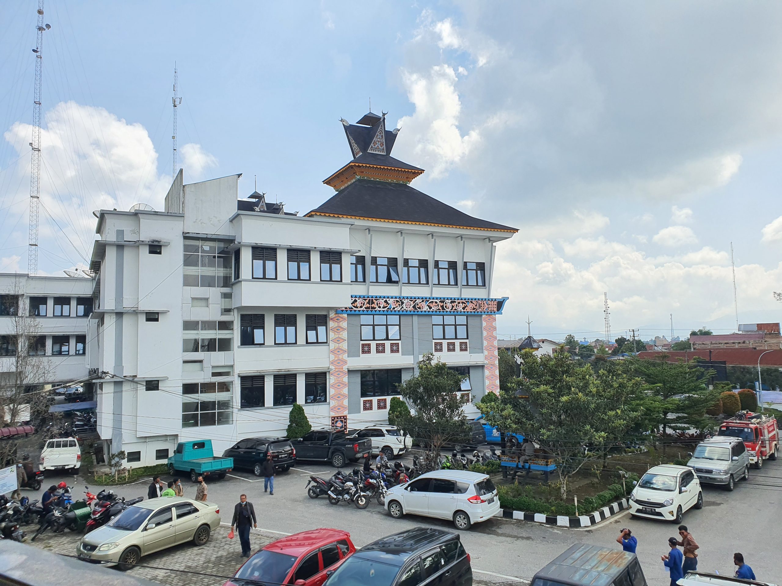 Lomba Desa Bersih merupakan salah satu strategi Pemerintah Kabupaten Karo untuk memasyarakatkan kebersihan lingkungan ditengah-tengah masyarakat, sebab kegiatan yang melibatkan langsung masyarakat dalam menciptakan lingkungan bersih dan sehat. 