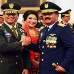 Kode keras tentang Panglima TNI baru terlihat saat Presiden Joko Widodo (Jokowi) bertolak ke Eropa. KSAD Jenderal Andika Perkasa ikut melepas keberangkatan Jokowi
