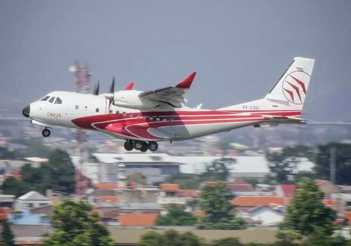 Indonesia sukses melakukan uji terbang pesawat CN235-220 FTB milik PT Dirgantara Indonesia dengan menggunakan campuran bahan bakar nabati (BBN) di dalam avtur (bioavtur) sebesar 2,4% pada hari ini, Rabu (06/10/2021).