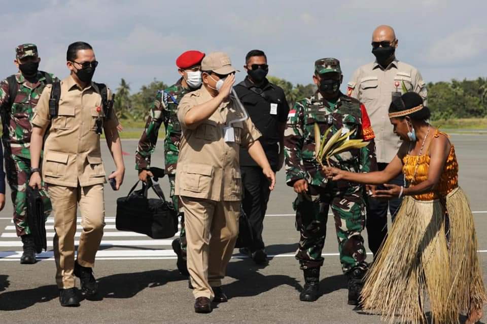 Menteri Pertahanan (Menhan) Prabowo Subianto bersama jajaran Kementerian Pertahanan (Kemhan), melakukan rangkaian kunjungan kerja ke Papua, mulai tanggal 1 sampai 3 Oktober 2021.