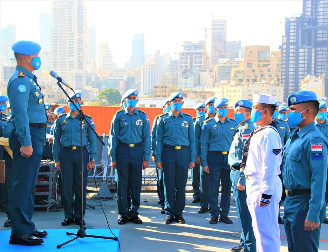 Sebanyak 11 personel KRI Sultan Iskandar Muda-367 (KRI SIM-367) yang tergabung dalam Satgas MTF (Maritime Task Force) TNI KONGA XXVIII-M/UNIFIL melaksanakan kenaikan pangkat periode Oktober 2021 di pelabuhan Beirut, Lebanon, Jum’at (01/10/2021).