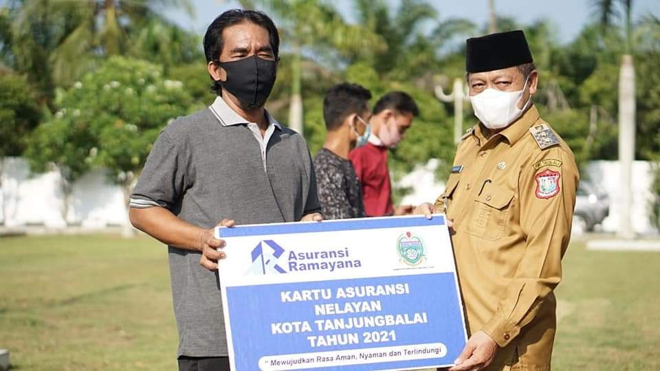 Plt Wali Kota Tanjungbalai Waris Thalib pagi ini memimpin Apel Pemerintahan yang dilaksanakan di Halaman Kantor Wali Kota, Senin (4/10/2021) pagi.