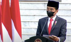 Presiden RI Joko Widodo (Jokowi) menganugerahkan tanda kehormatan kepada prajurit Tentara Nasional Indonesia (TNI) yang dinilai berjasa besar untuk kemajuan dan pembangunan TNI.