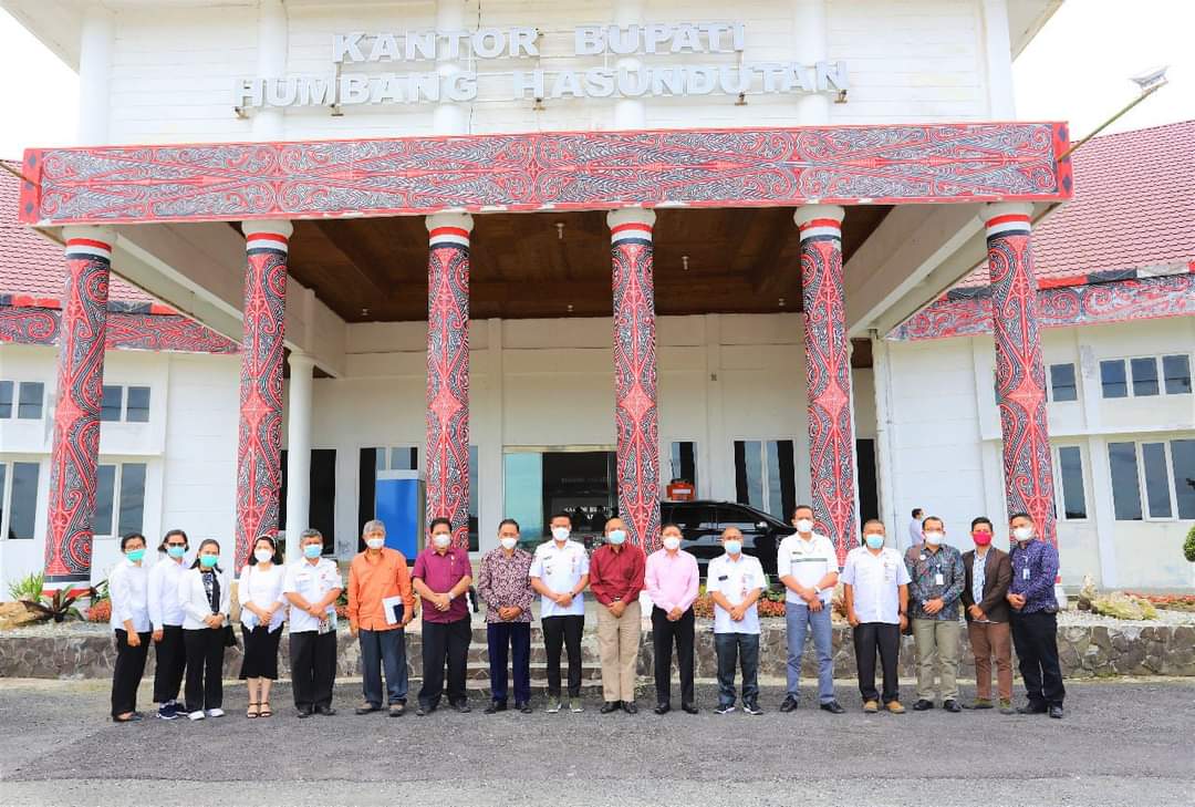 Badan Pekerja Joint Health Council (BP-JHC) Provinsi Sumatera Utara melaksanakan Advokasi kepada pengambil kebijakan (Bupati/Wakil Bupati dan DPRD Humbang Hasundutan) tentang Pembangunan Kesehatan di Ruang Rapat Sekretariat Daerah Perkantoran Bukit Inspirasi Doloksanggul, Rabu (6/10/2021).