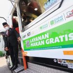 Gubernur Sumatera Utara (Sumut) Edy Rahmayadi membuka aksi perdana Food Truck (truk makanan) dari Aksi Cepat Tanggap (ACT) di Halaman Rumah Dinas Gubernur, Jalan Jenderal Sudirman Nomor 41, Medan