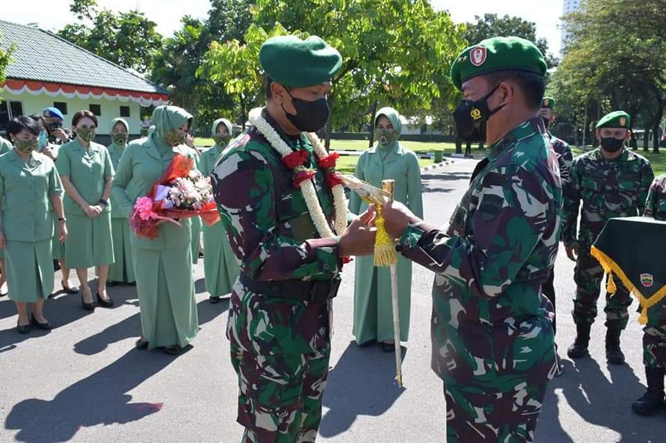 Pangdam I/BB Mayjen TNI Hassanudin, S.I.P., M.M., pimpin upacara serah terima jabatan  Kepala Staf Kodam I/Bukit Barisan yang digelar di Gedung A.H Nasution serta acara tradisi Korps Penerimaan dan Pelepasan di Markas Komando Daerah Militer I/Bukit Barisan