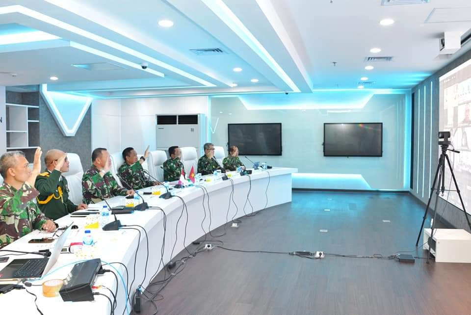 Sekretaris Jenderal Kementerian Pertahanan (Sekjen Kemhan) Marsekal Madya TNI Donny Ermawan Taufanto, M.D.S., Kamis (14/10/2021) di Ruang OECC, Gedung Jenderal A.H. Nasution, Kemhan, Jakarta, melakukan pertemuan Defence Policy Dialogue (DPD) ke-2 secara virtual dengan Vietnam yang dipimpin Wakil Menteri Pertahanan Nasional Republik Sosialis Vietnam Letnan Jenderal Senior Hang Xuan Chien