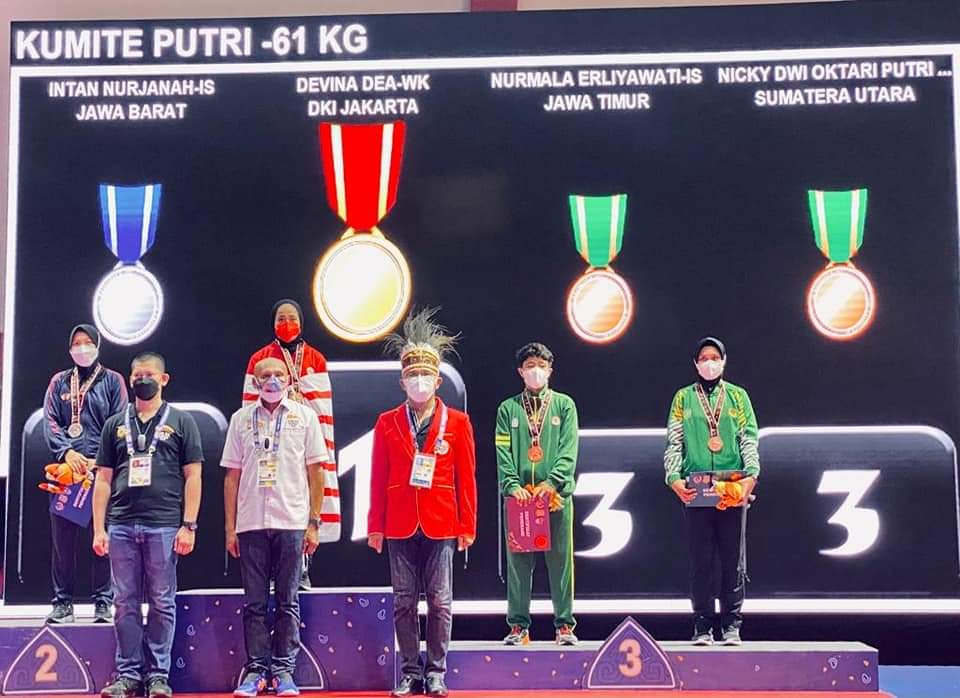 Karateka putri kelas 61 kg asal Sumut Serda (K) Nicky Dwi Oktari Isyelda berhasil menyumbang perunggu kepada Kontingen Sumatera Utara dari cabang olahraga karate di Pekan Olahraga Nasional (PON) XX di GOR Politeknik Penerbangan Kayu Batu, Kota Jayapura, 11-14 Oktober 2021.