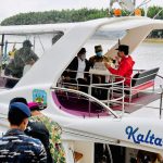 Presiden RI Joko Widodo (Jokowi) melakukan kunjungan kerja ke Kalimantan Utara (Kaltara), untuk menanam Mangrove bersama para duta besar, penggiat lingkungan dan masyarakat, Selasa (19/10/2021).