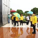 Mengawali peringatan HUT Partai Golkar ke-57, DPD I Partai Golkar Sumut melakukan ziarah kubur ke Taman Makam Pahlawan di Jalan Sisingamangaraja, Medan, Rabu (20/10/2021).
