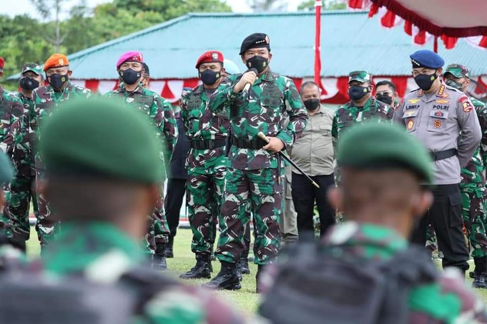 TNI dan Polri adalah dua institusi negara yang sangat strategis milik seluruh rakyat Indonesia. Pemerintah dan rakyat mempercayakan berbagai tugas mulia ke pundak prajurit TNI dan anggota Polri.