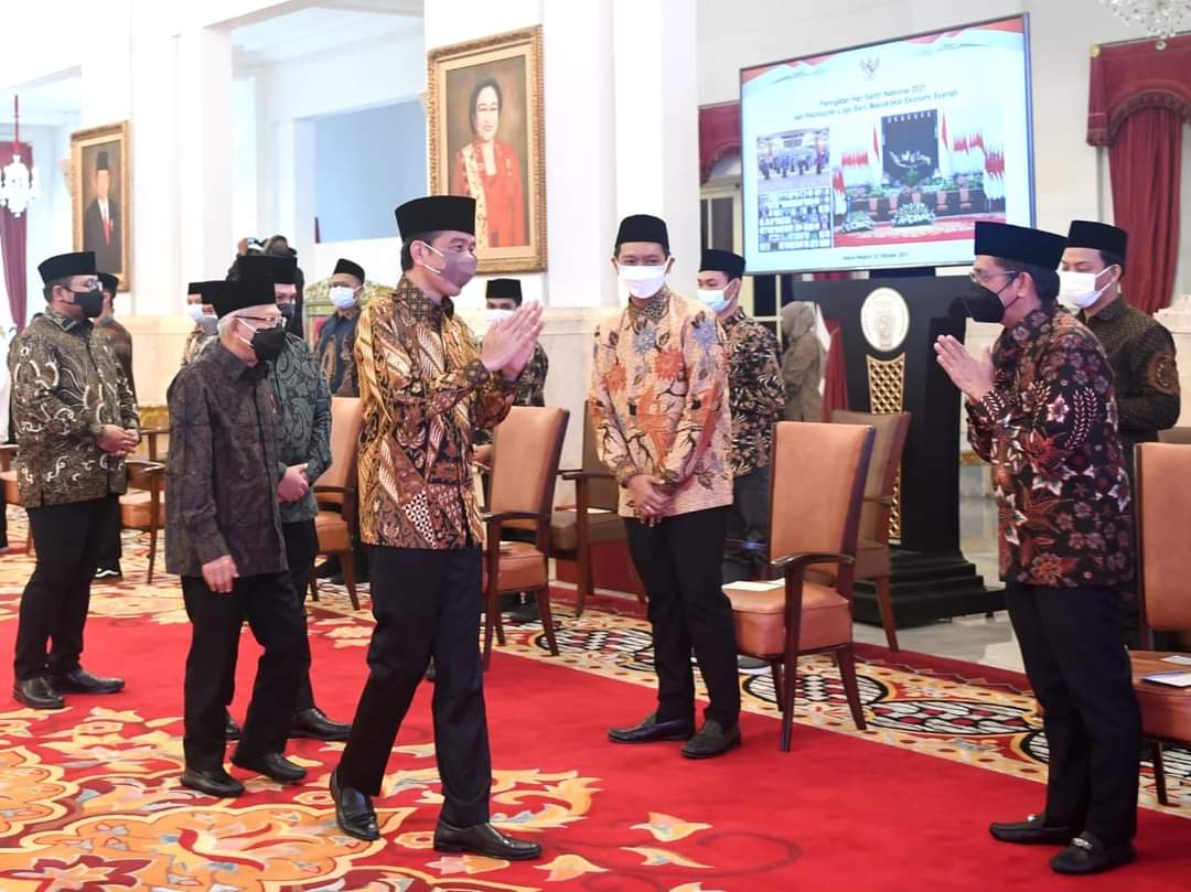 Presiden RI Joko Widodo (Jokowi) menyaksikan pengucapan sumpah jabatan Ivan Yustiavananda sebagai Kepala Pusat Pelaporan dan Analisis Transaksi Keuangan (PPATK) Masa Jabatan 2021-2026.