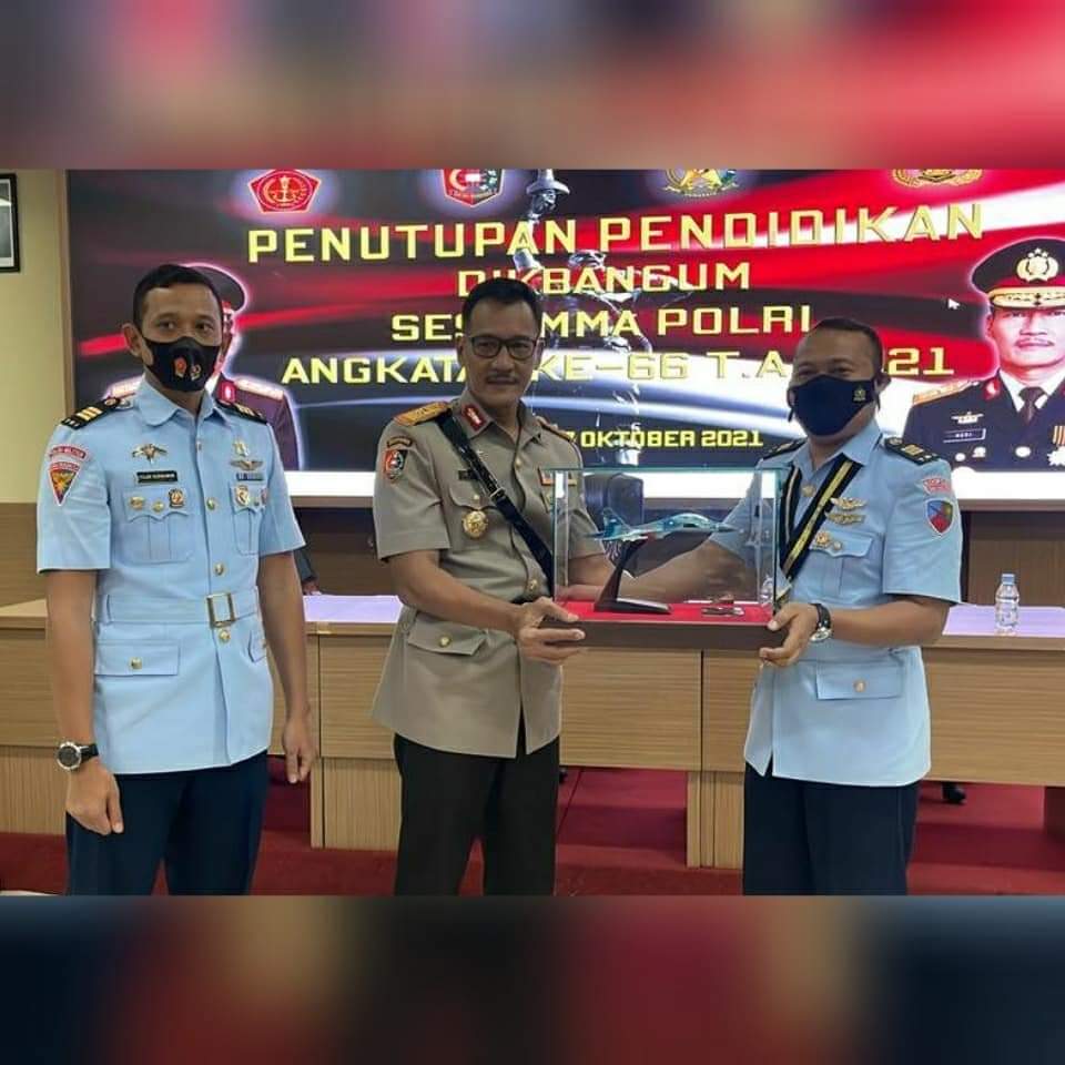 Kasau Marsekal TNI Fadjar Prasetyo, S.E., M.P.P., mengikuti Upacara Penutupan Pendidikan Reguler (Dikreg) Sekolah Staf dan Pimpinan Tinggi (Sespimti) Polri Angkatan ke-30, Sekolah Staf dan Pimpinan Menengah (Sespimmen) Polri Angkatan ke-61, dan Sekolah Pimpinan Pertama (Sespimma) Polri Angkatan ke-66 Tahun 2021, secara virtual, Rabu (27/10/2021).