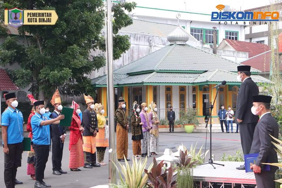 Pemerintah Kota Binjai menggelar upacara dalam rangka memperingati Hari Sumpah Pemuda ke-93 di Lapangan Apel Pemko Binjai, Kamis (28/10/2021).