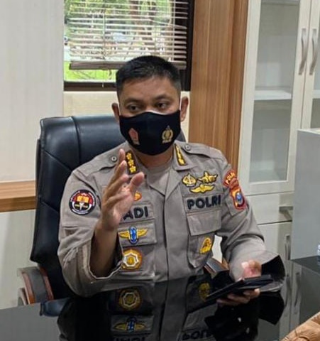 Kabid Humas Polda Sumatera Utara (Sumut), Kombes Pol Hadi Wahyudi, mengatakan dua pria terduga penganiaya seorang pedagang sayur yakni Liti Waru Iman Gea, akhirnya menyerahkan diri, Jumat (15/10) malam. Kedua pria itu berinisial FR dan DD.