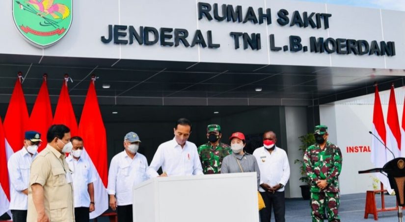 Presiden RI Joko Widodo (Jokowi) meresmikan Rumah Sakit (RS) Modular Jenderal TNI L.B. Moerdani di Merauke, Papua, Minggu (03/10/2021).