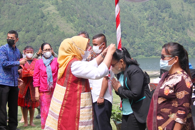 Ketua Dewan Kerajinan Nasional Daerah (Dekranasda) Sumatera Utara (Sumut) Nawal Lubis mendorong pelaku Usaha Mikro Kecil dan Menengah (UMKM) agar terjun ke dunia digital untuk mempromosikan produknya
